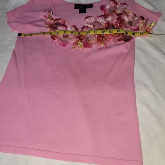 Beautiful pink spring-summer top with  applique flowers - Picture 4 of 7